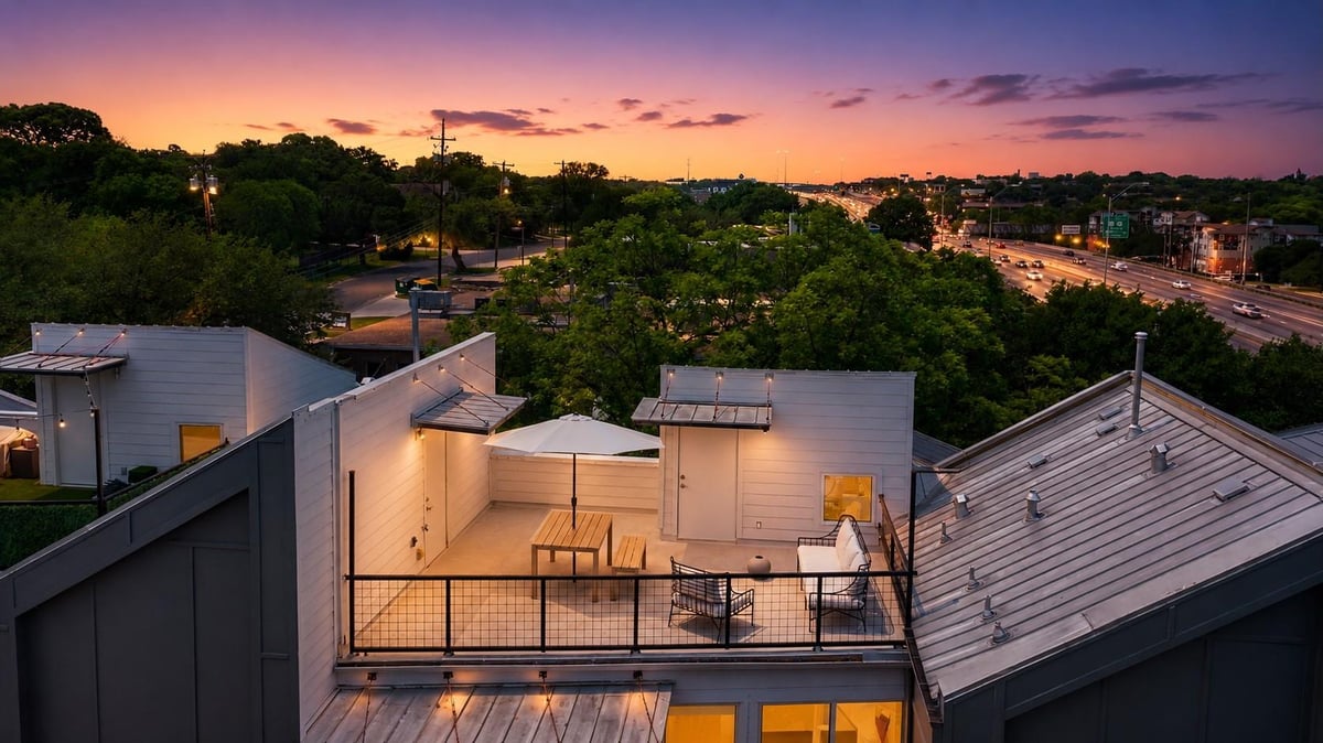 View 1500 Summit St Unit #5 in Elmhurst Amd Of Lts 5&6 1500 Summit St Unit #5 - front exterior - Luxury home in Elmhurst Amd Of Lts 5&6, Austin, TX