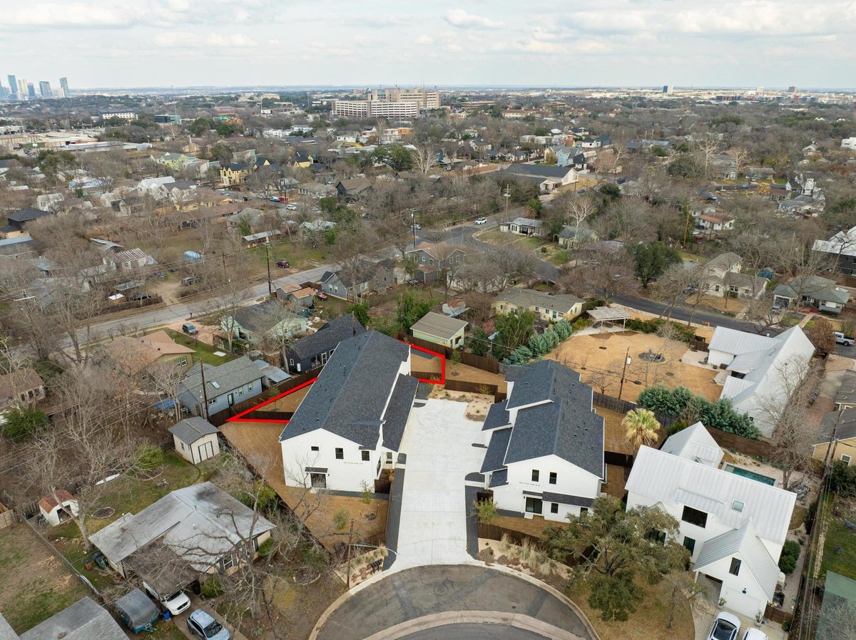 View 1500 Sylvan Glade Unit #1B in Park Forest 1500 Sylvan Glade Unit #1B - front exterior - Luxury home in Park Forest, Austin, TX