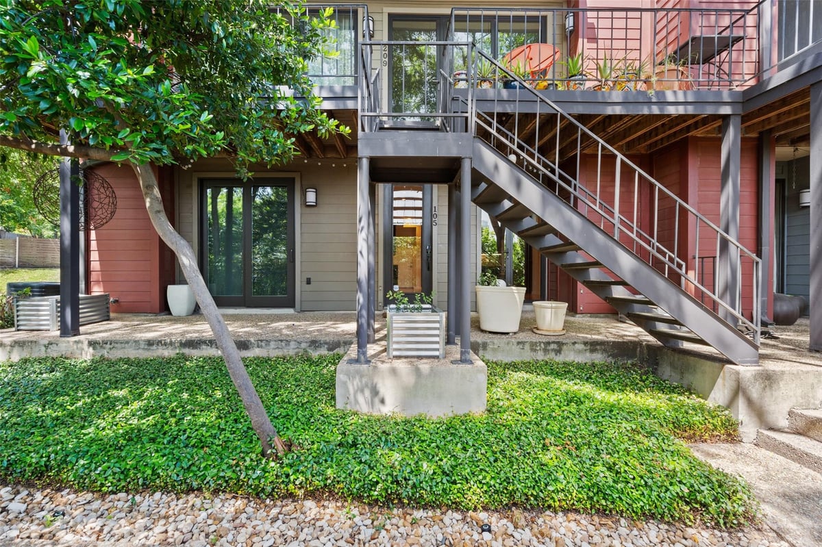 View 1501 Barton Springs RD Unit #105 in Talisman Condo Amd 1501 Barton Springs RD Unit #105 - front exterior - Luxury home in Talisman Condo Amd, Austin, TX