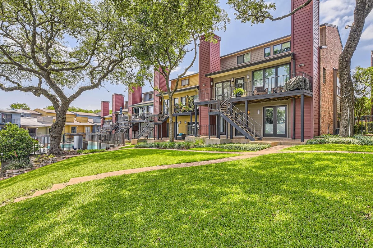 View 1501 Barton Springs RD Unit #110 in Talisman Condo Amd 1501 Barton Springs RD Unit #110 - front exterior - Luxury home in Talisman Condo Amd, Austin, TX