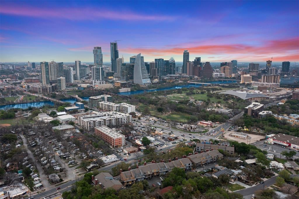 View 1501 Barton Springs RD Unit #117 in Talisman Condo Amd 1501 Barton Springs RD Unit #117 - front exterior - Luxury home in Talisman Condo Amd, Austin, TX