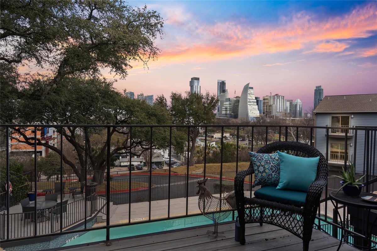 View 1501 Barton Springs RD Unit #216 in Talisman Condo Amd 1501 Barton Springs RD Unit #216 - front exterior - Luxury home in Talisman Condo Amd, Austin, TX