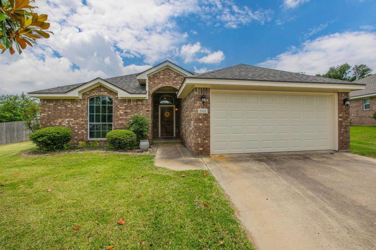 View 1501 Loving TRL in Dawson Ranch Sec I Ph I 1501 Loving TRL - front exterior - Luxury home in Dawson Ranch Sec I Ph I, Belton, TX