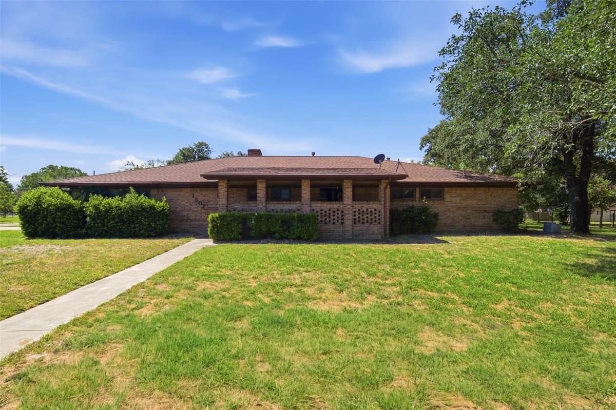 View 1501 Okelley RD in Linwood Acres #2 1501 Okelley RD - front exterior - Luxury home in Linwood Acres #2, Rockdale, TX