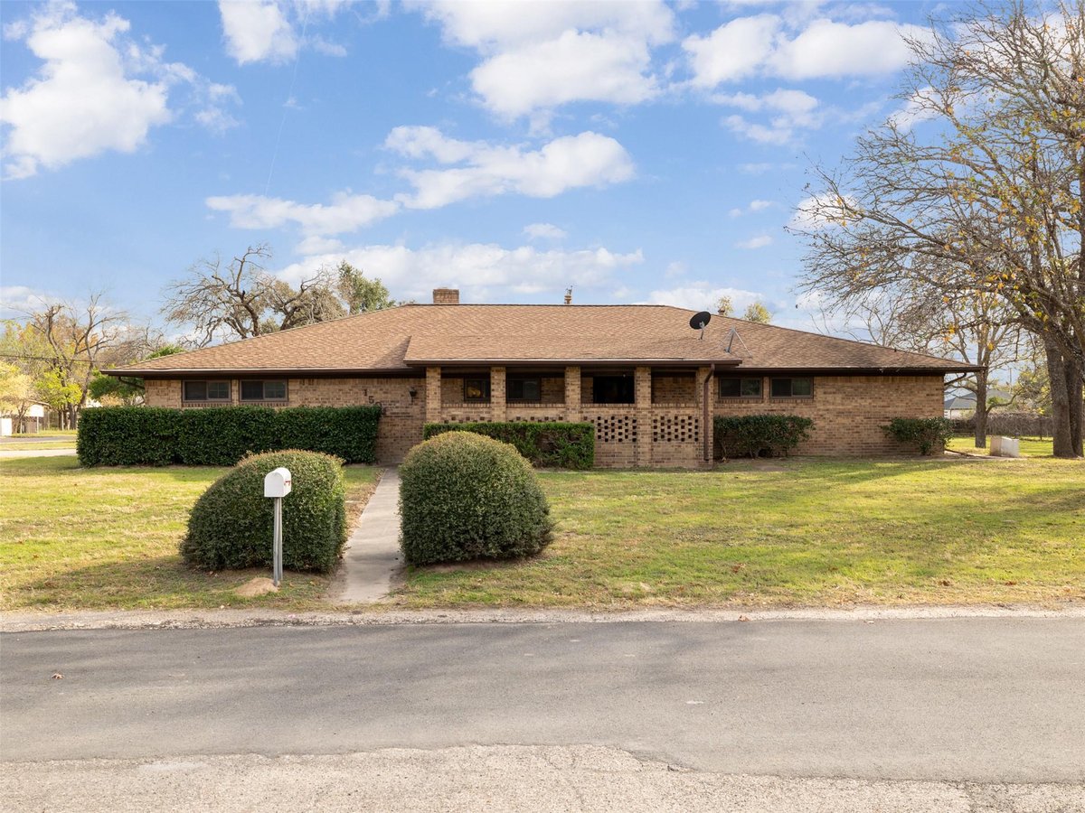 View 1501 Okelley Rd in Linwood Acres #2 1501 Okelley Rd - front exterior - Luxury home in Linwood Acres #2, Rockdale, TX