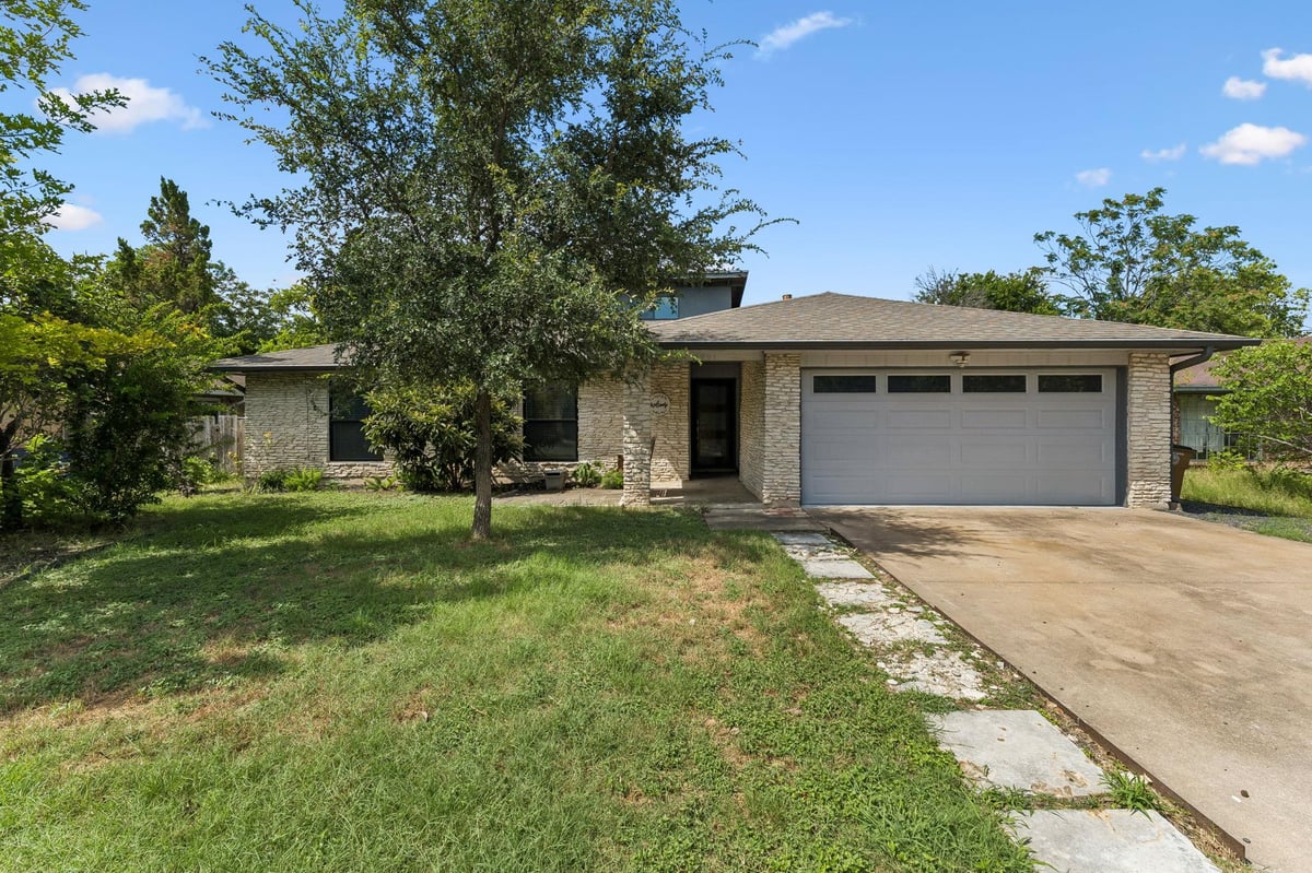View 1501 Quail Crest DR in Quail Creek West Ph 02 Sec 12 1501 Quail Crest DR - front exterior - Luxury home in Quail Creek West Ph 02 Sec 12, Austin, TX
