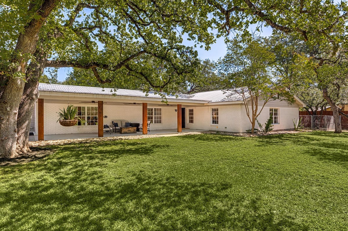 1501 W Park ST - front exterior - Luxury home in Settlers Creek, Cedar Park, TX