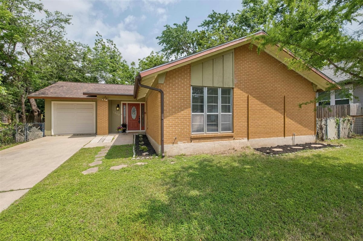 View 1502 New York Ave in Patterson J H 1502 New York Ave - front exterior - Luxury home in Patterson J H, Austin, TX