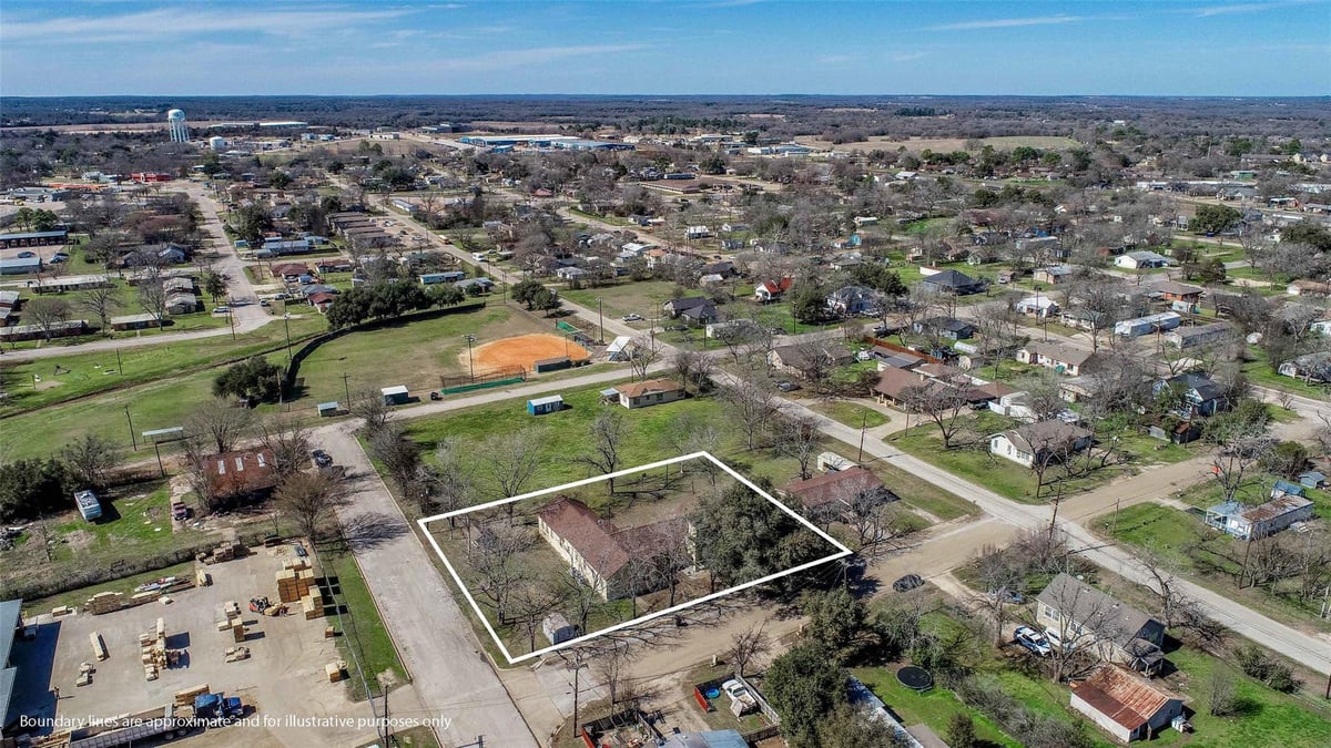 View 1502 W 9th St 1502 W 9th St - front exterior - Luxury home in Caldwell, TX
