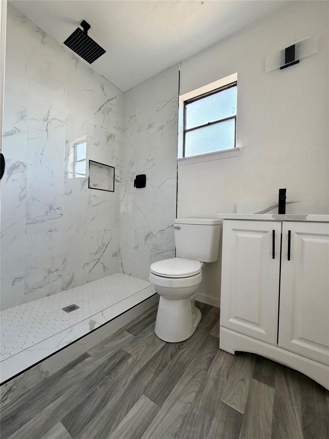 Primary bedroom at 1504 Parkview Ln - 4 bed 2 bath home