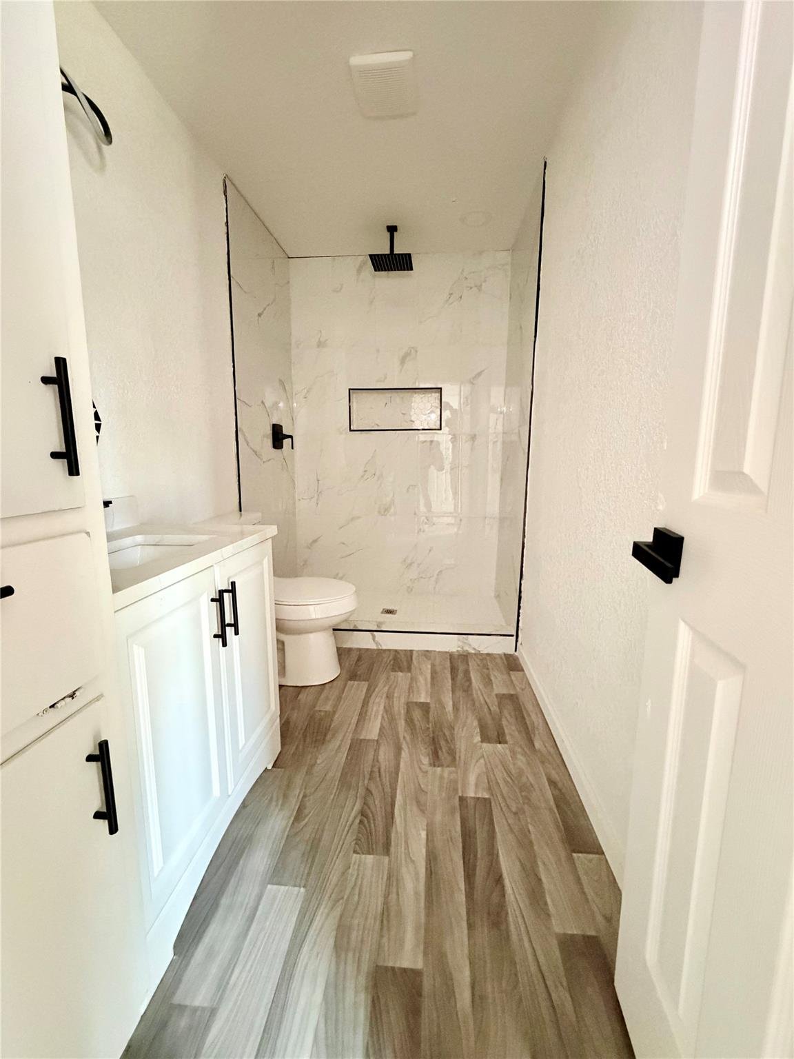 Bathroom at 1504 Parkview Ln - 4 bed 2 bath home