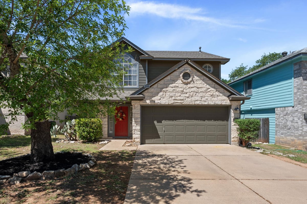 View 1504 Sylvia Ln in Somerset 02 1504 Sylvia Ln - property photo 1 - Luxury home in Somerset 02, Round Rock, TX
