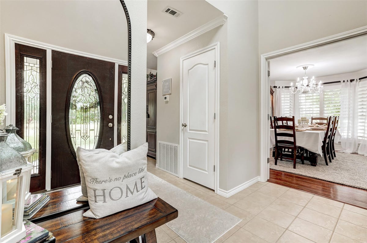 Living area at 1505 Cr 315 - 3 bed 2 bath home