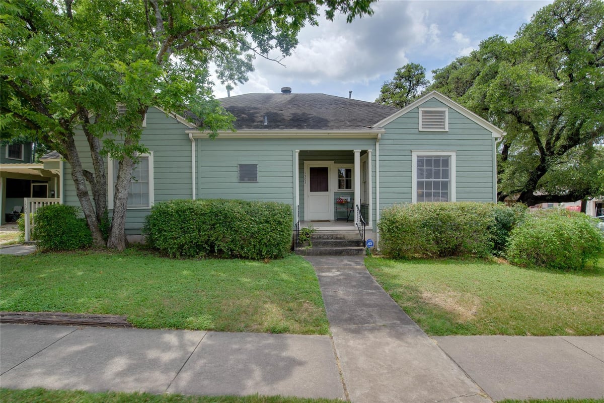 View 1505 W 12 St in Shelley Heights 02 1505 W 12 St - property photo 1 - Luxury home in Shelley Heights 02, Austin, TX