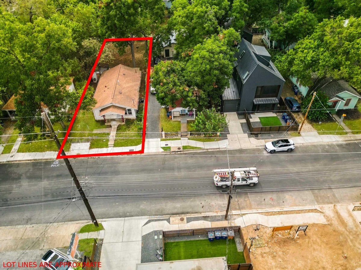 View 1507 1/2 Holly ST in East Austin 1507 1/2 Holly ST - property photo 1 - Luxury home in East Austin, Austin, TX