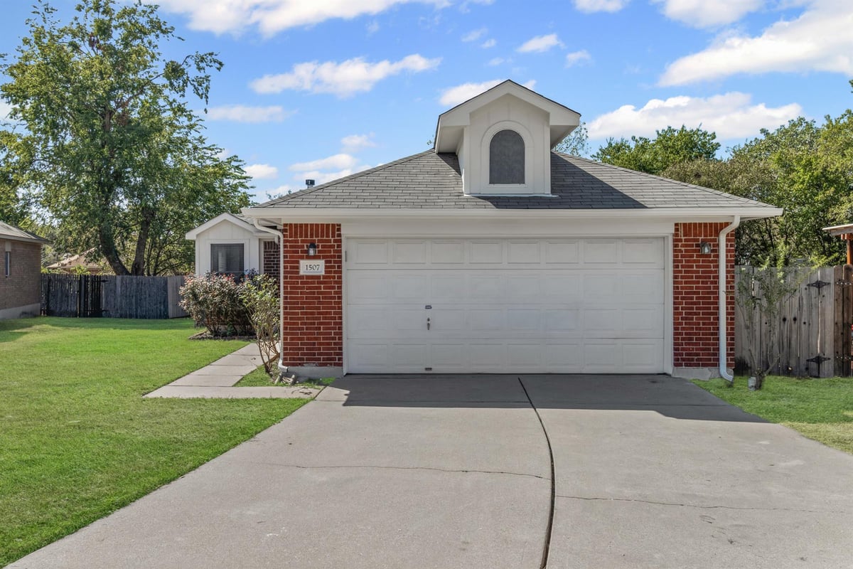 View 1507 Blue Willow Ct in Heatherwilde Sec 03 1507 Blue Willow Ct - property photo 1 - Luxury home in Heatherwilde Sec 03, Pflugerville, TX