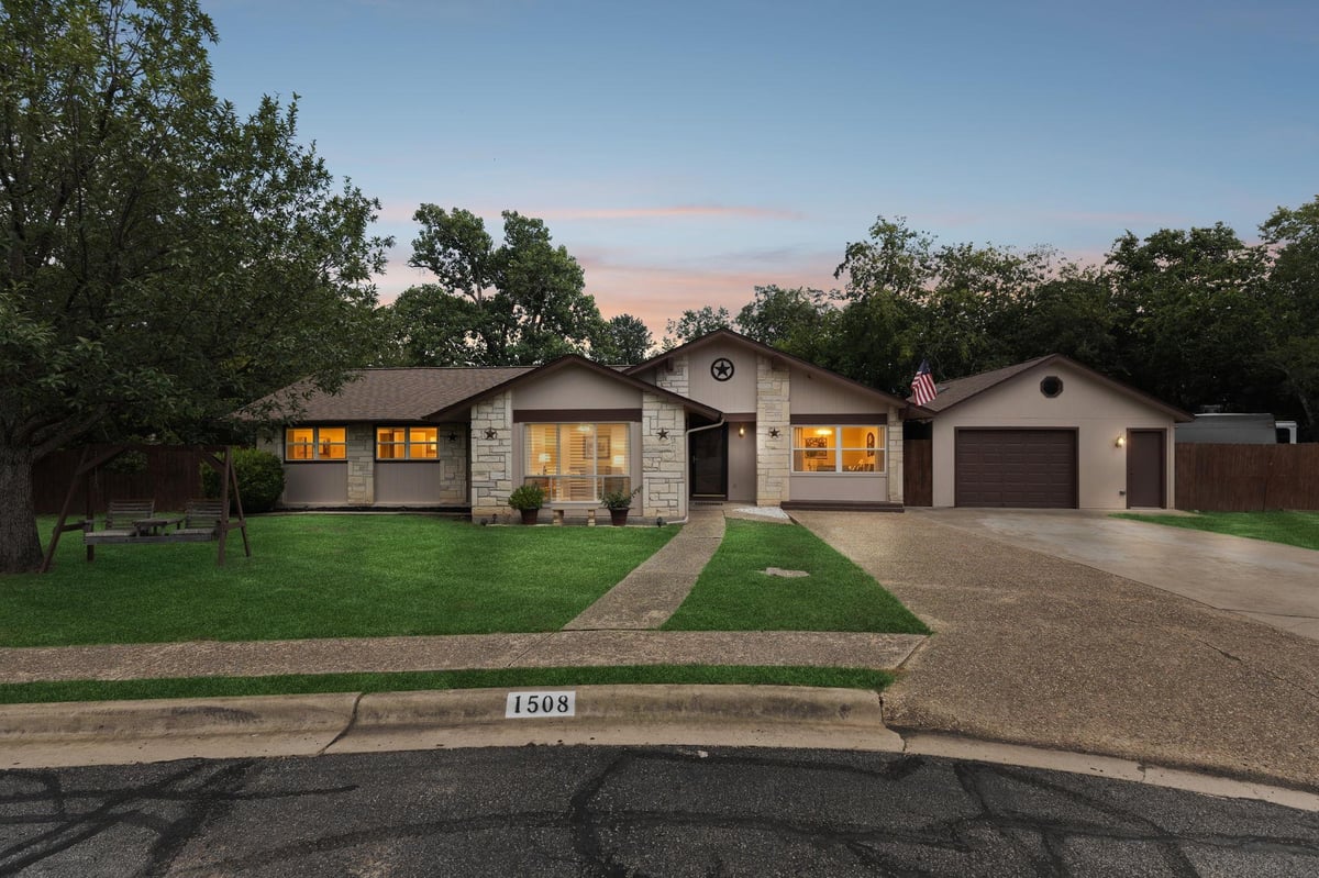 View 1508 Glen Burnie DR in Shenandoah 1508 Glen Burnie DR - front exterior - Luxury home in Shenandoah, Cedar Park, TX