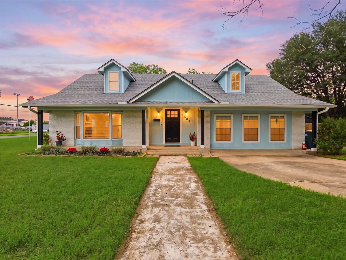 View 1509 Hill St in Bastrop City 003 1509 Hill St - front exterior - Luxury home in Bastrop City 003, Bastrop, TX