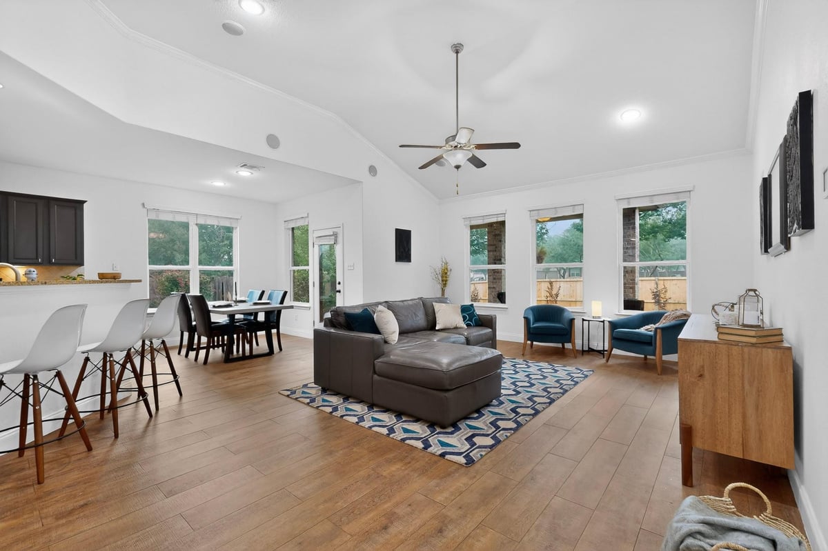 Living area at 1510 Coldwater Holw - 4 bed 2 bath home