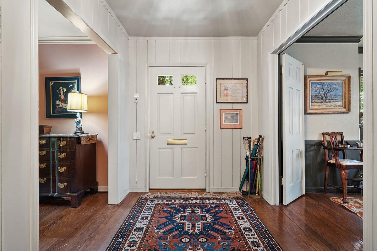 Living area at 1510 Gaston Ave - 4 bed 4 bath home