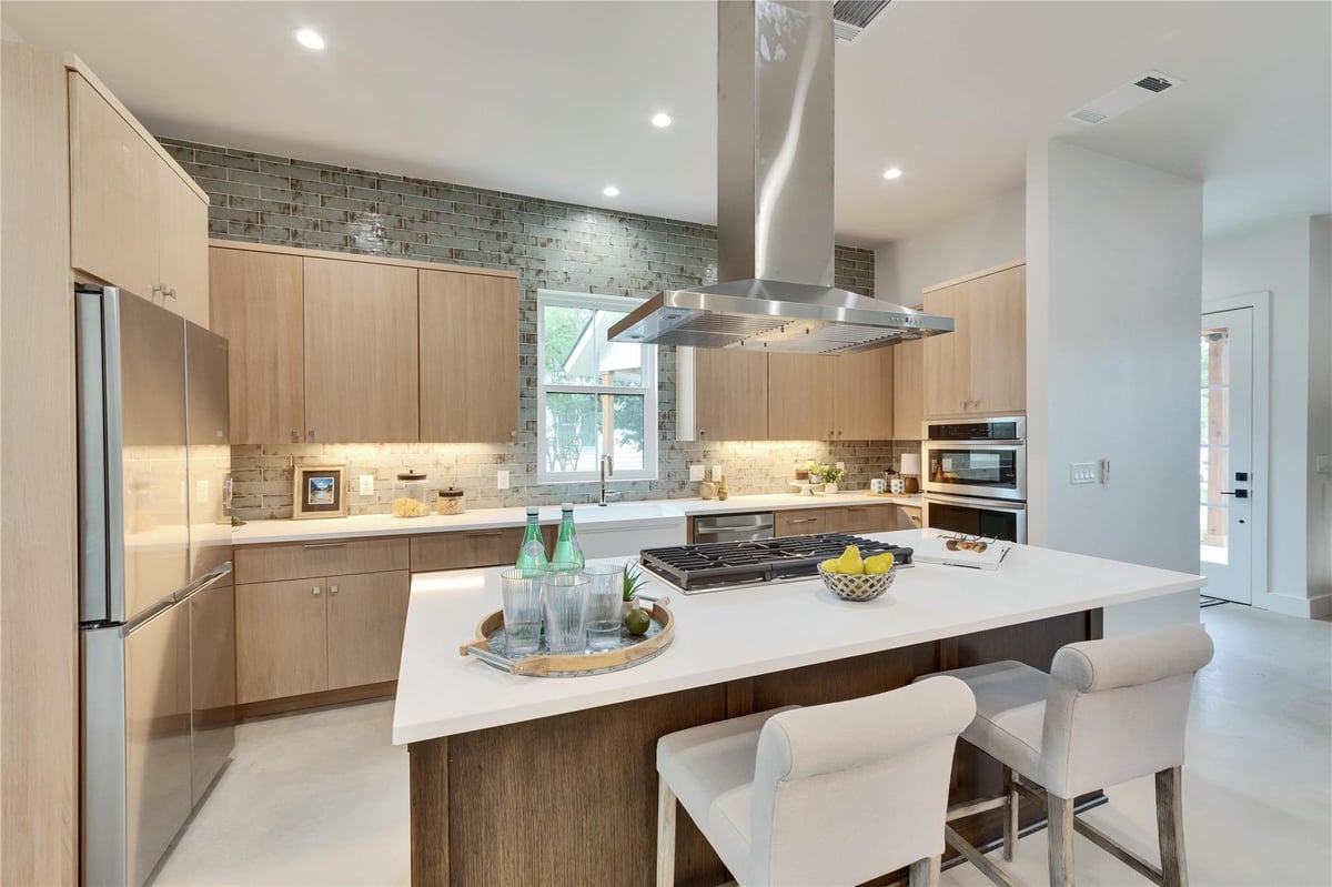 View 1510 Palma PLZ Unit #B in Coffman Roxan Add 1510 Palma PLZ Unit #B - property photo 1 - Luxury home in Coffman Roxan Add, Austin, TX