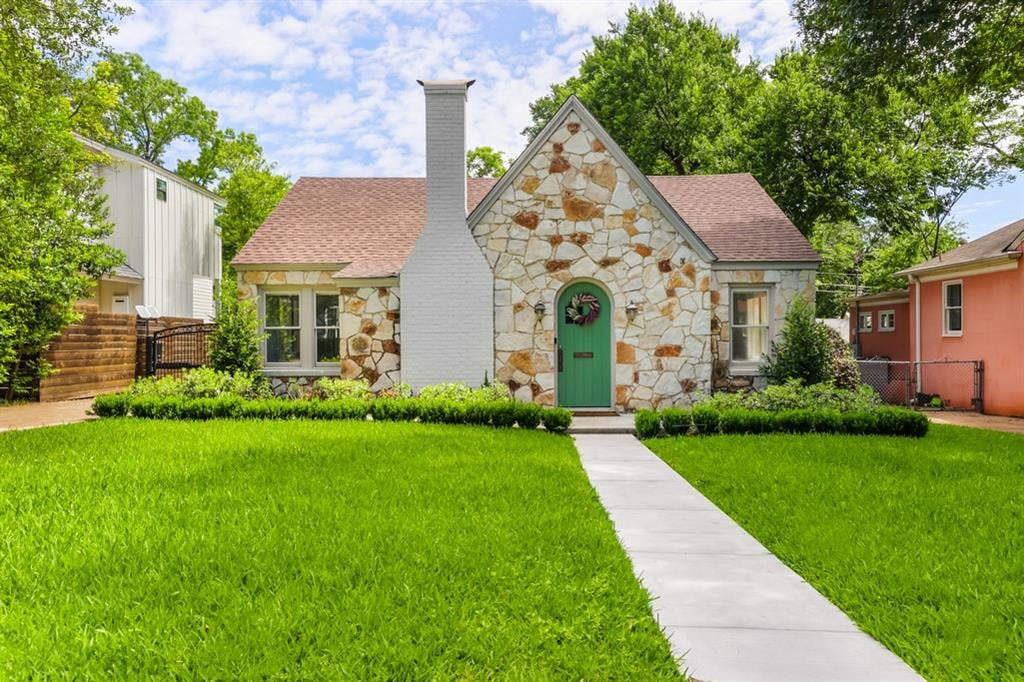 View 1510 W 29th St in Bryker Woods 1510 W 29th St - front exterior - Luxury home in Bryker Woods, Austin, TX