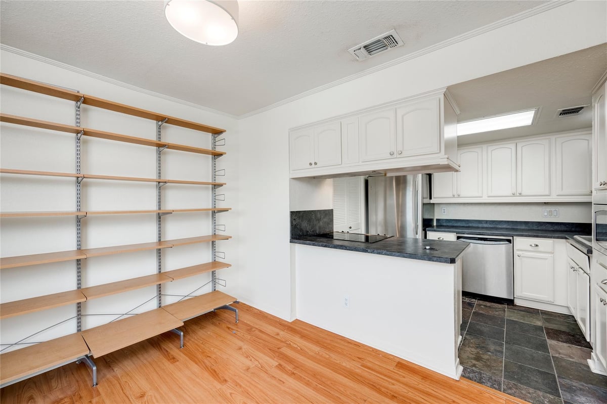 1510 W North Loop BLVD Unit #433 - property photo 1 - Luxury home in Paddock Condo Amd, Austin, TX