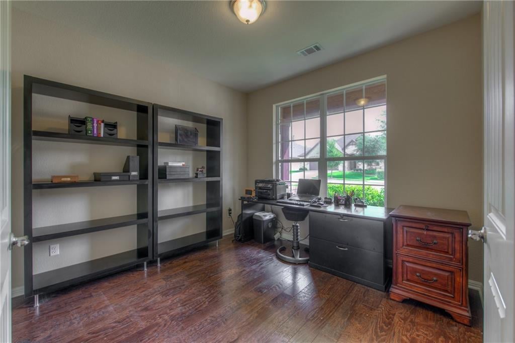 Bathroom at 1511 Rimstone Dr - 5 bed 3 bath home