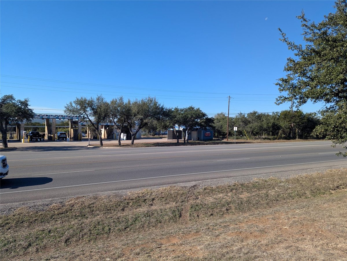 Living area at 1511 US Hwy 290 Hwy - Dripping Springs, TX
