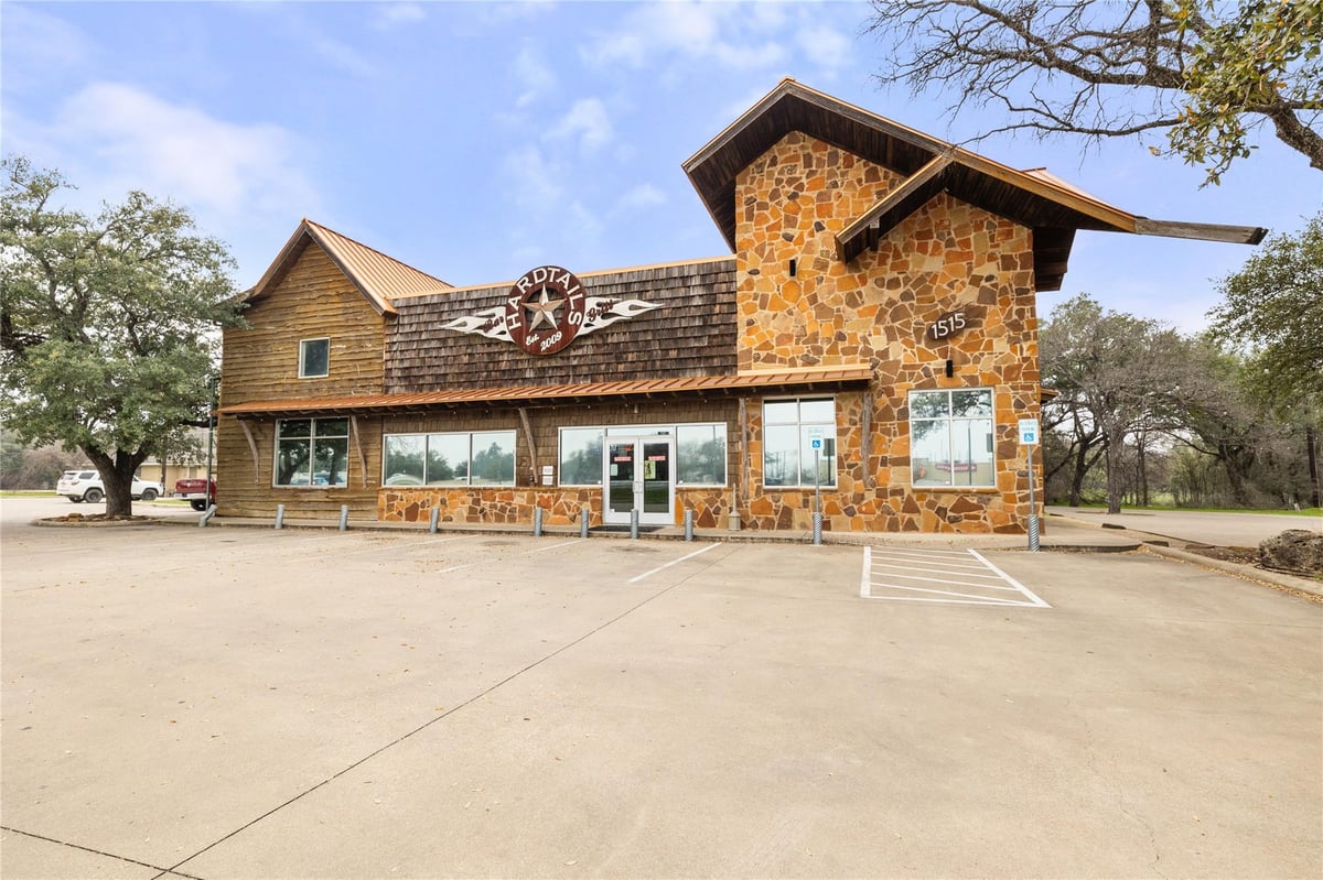 Living area at 1515 N IH 35 - None, Georgetown, TX