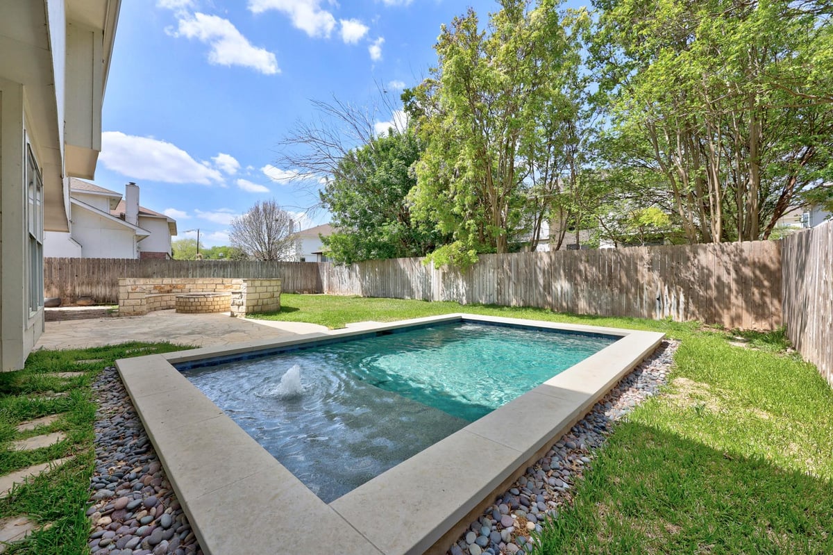 View 1516 Lorson Loop in Stoney Brook Sec 03A Rep 1516 Lorson Loop - front exterior - Luxury home in Stoney Brook Sec 03A Rep, Round Rock, TX