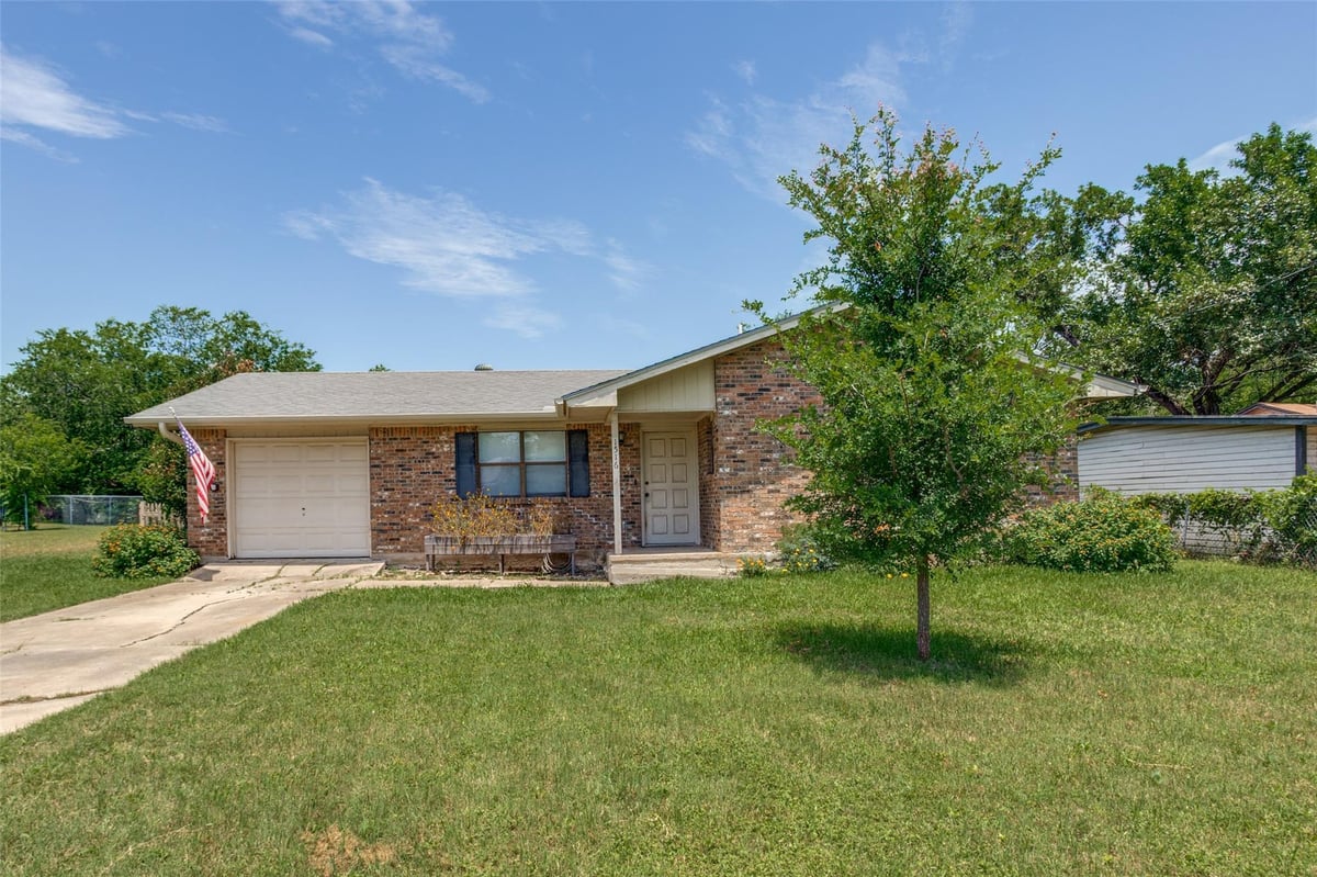 View 1516 McLain ST in Taylor 1516 McLain ST - front exterior - Luxury home in Taylor, Taylor, TX
