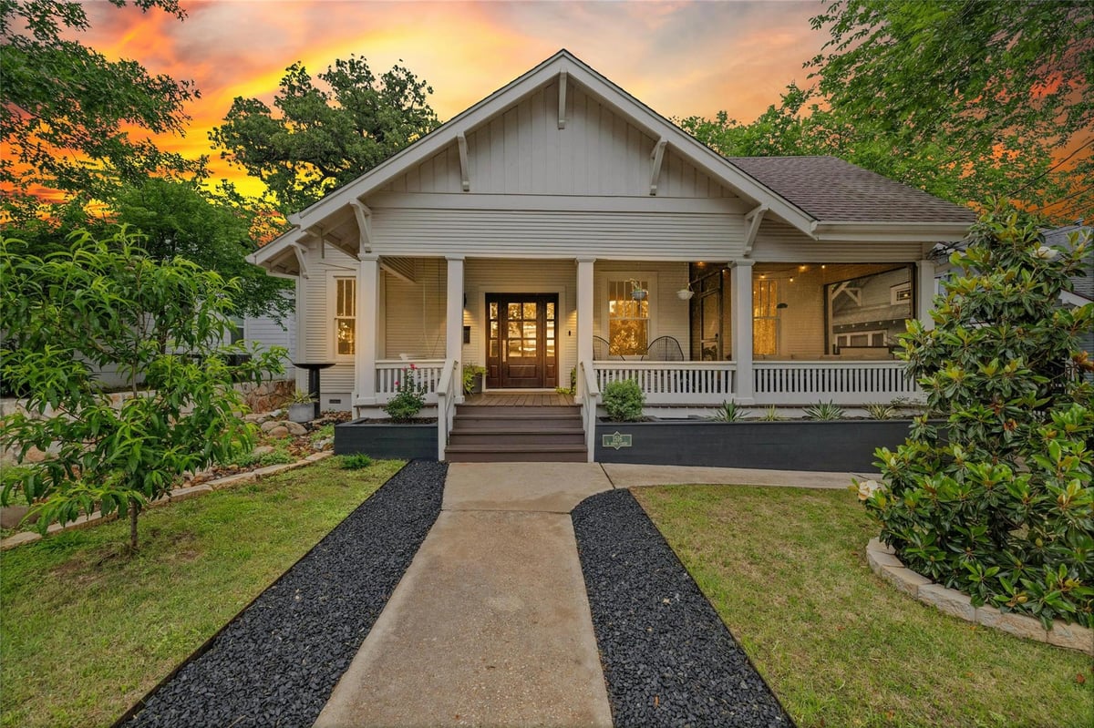 View 1516 W 9th St in Assman 1516 W 9th St - front exterior - Luxury home in Assman, Austin, TX