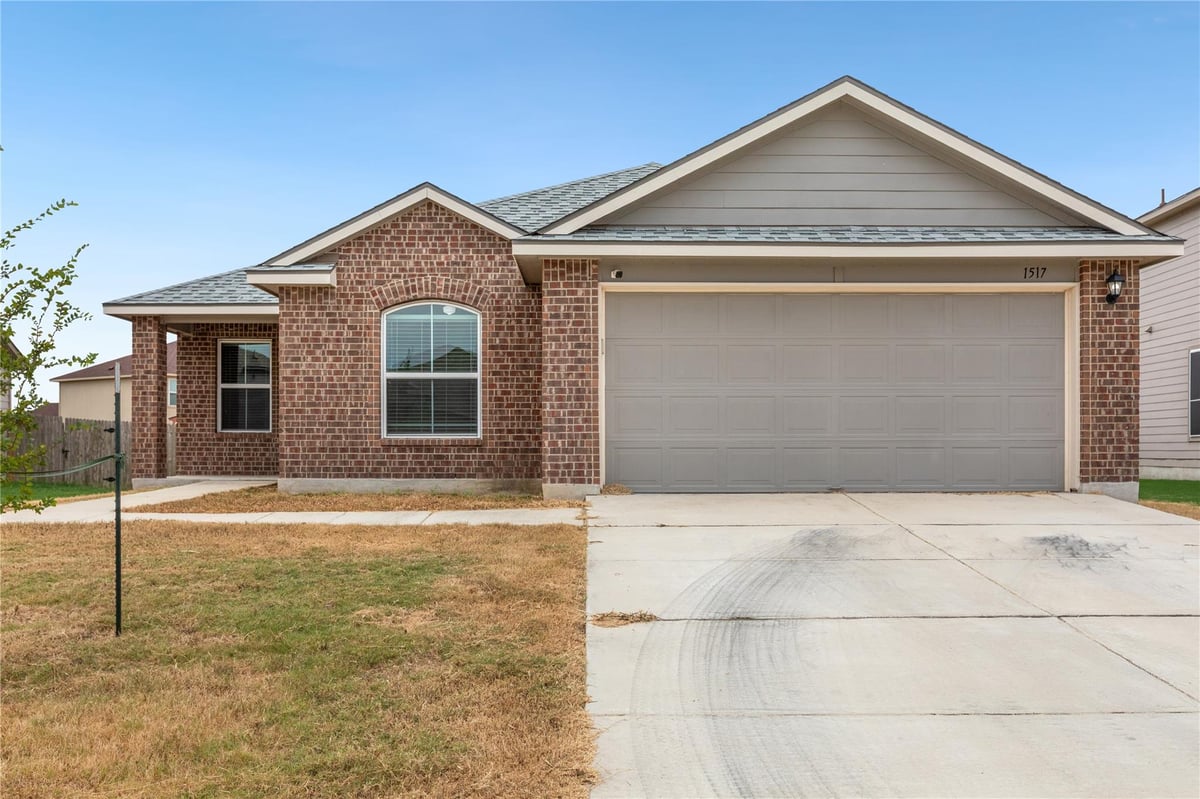 View 1517 Birmingham Dr in Meadows Nolte Farms Ph# 2 T 1517 Birmingham Dr - front exterior - Luxury home in Meadows Nolte Farms Ph# 2 T, Seguin, TX