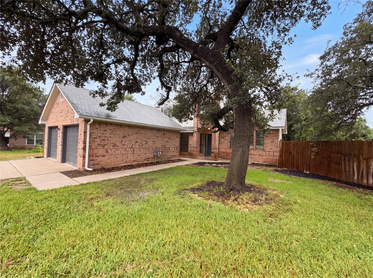 View 1517 River Oak DR in OAK RIDGE SEC 1 1517 River Oak DR - property photo 1 - Luxury home in OAK RIDGE SEC 1, Leander, TX