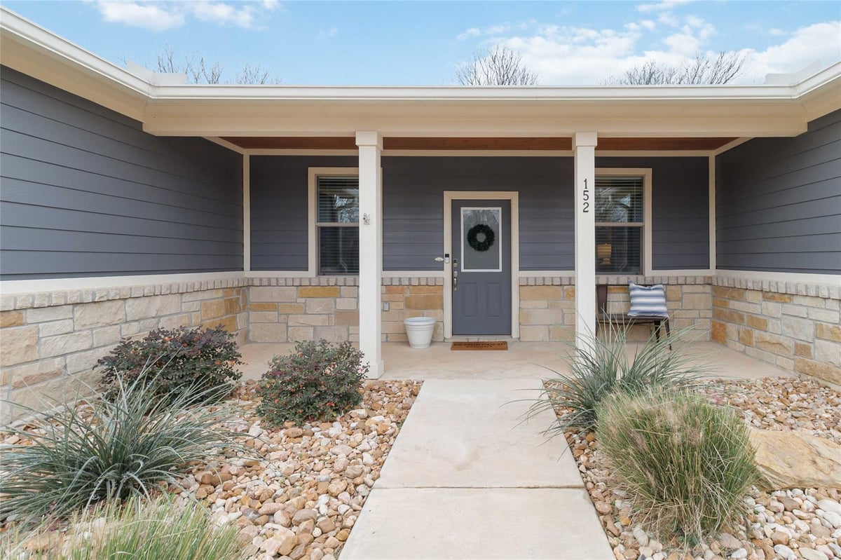 Primary bedroom at 152 Keawakapu Dr - 3 bed 2 bath home