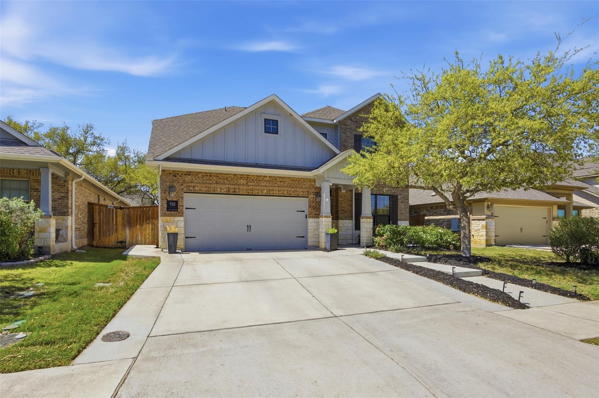 Living area at 152 Rosling Dr - 4 bed 3 bath home