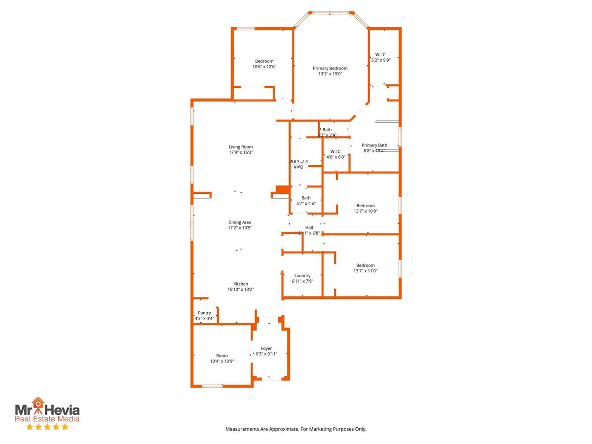 Living area at 152 Stone View Trl - 4 bed 2 bath home