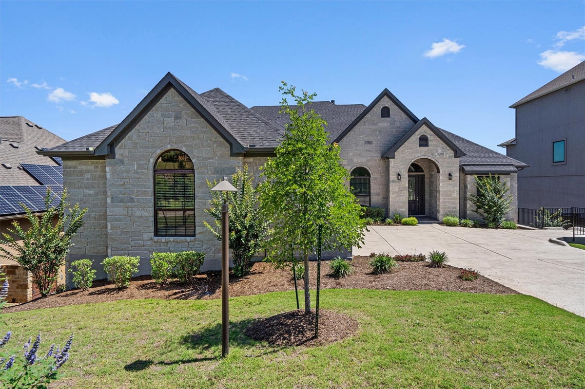 15200 Dorothy DR - front exterior - Luxury home in The Preserve at Lakeway, Lakeway, TX