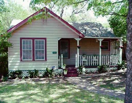 View 1521 CHELSEA Ln in PARKINSON PLACE NO 1 1521 CHELSEA Ln - property photo 1 - Luxury home in PARKINSON PLACE NO 1, Austin, TX