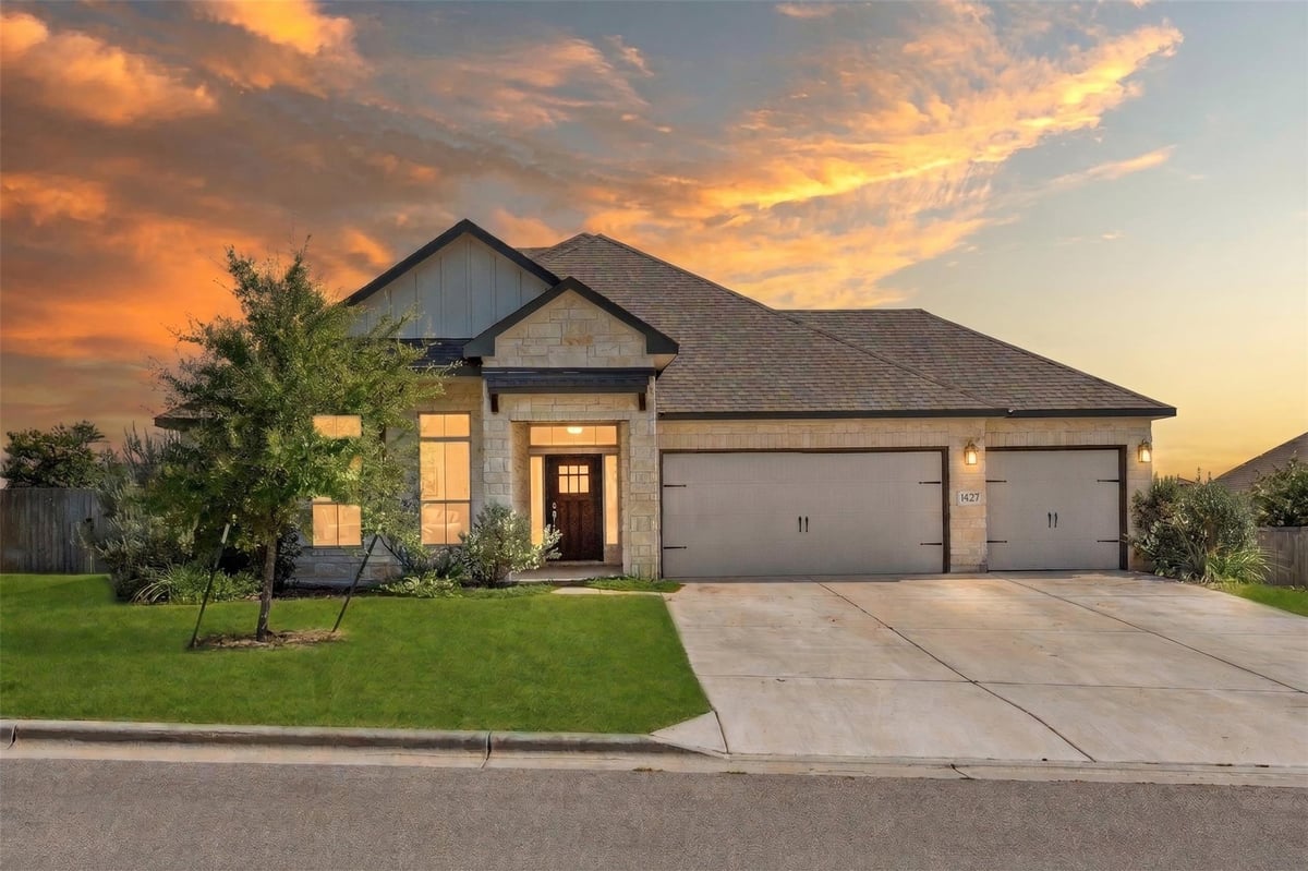 View 1527 Mountain Crest CV in Mill Crk Spgs Ph X 1527 Mountain Crest CV - property photo 1 - Luxury home in Mill Crk Spgs Ph X, Salado, TX