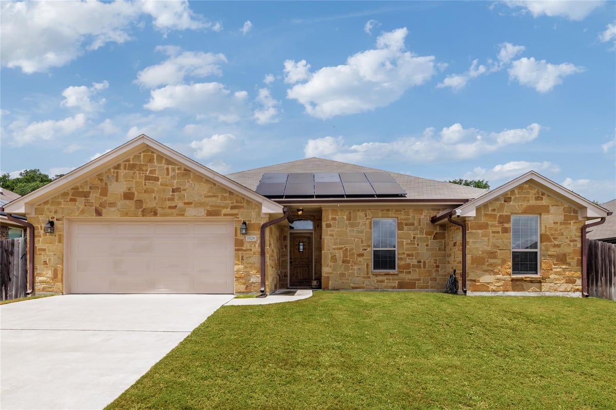 View 1528 Justice DR in Liberty Star Subd Phs 2 1528 Justice DR - front exterior - Luxury home in Liberty Star Subd Phs 2, Copperas Cove, TX