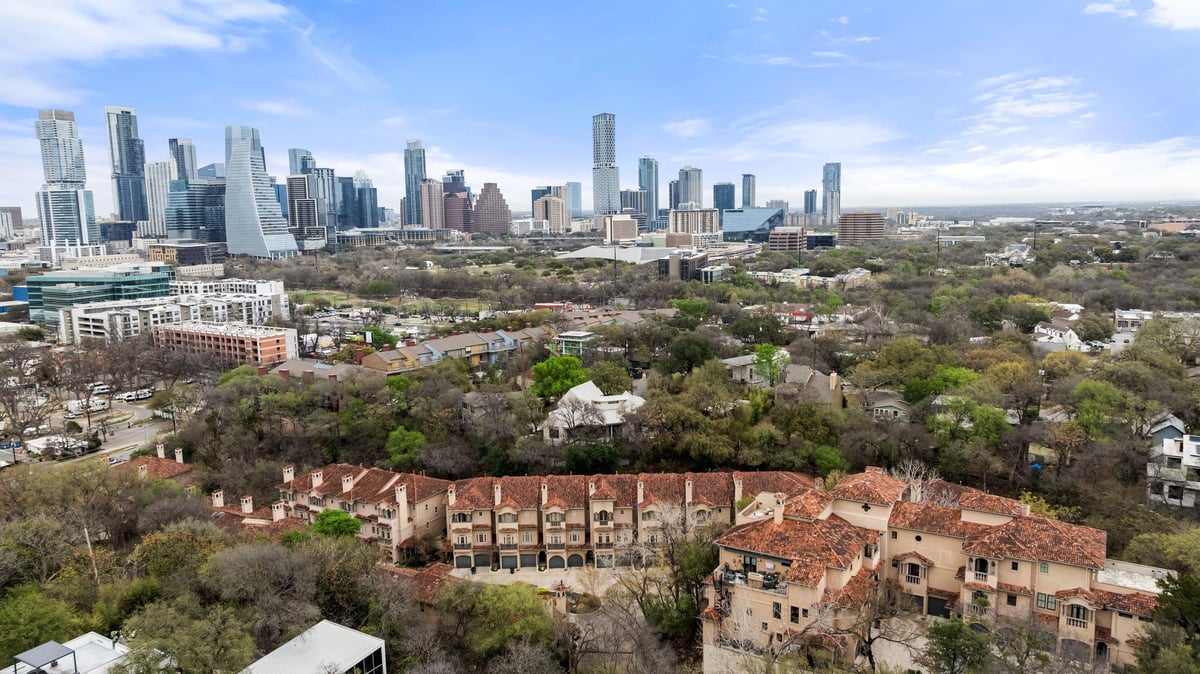 1529 Barton Springs Rd Unit #13 - front exterior - Luxury home in Villas Lost Canyon Condo Amd, Austin, TX