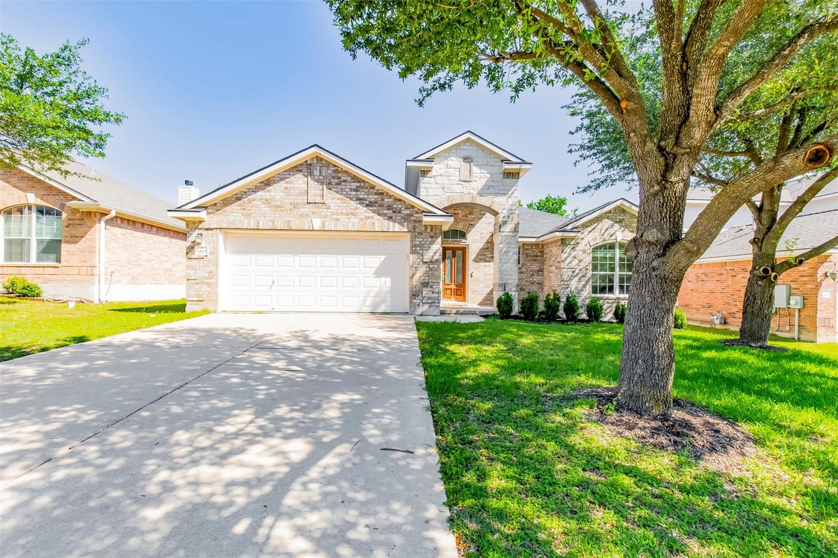 View 1533 Clary Sage LOOP in Shadow Pointe 1533 Clary Sage LOOP - front exterior - Luxury home in Shadow Pointe, Round Rock, TX