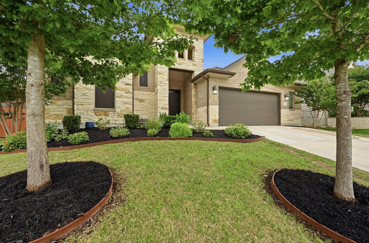 Living area at 154 Ashleaf Dr - 4 bed 3 bath home