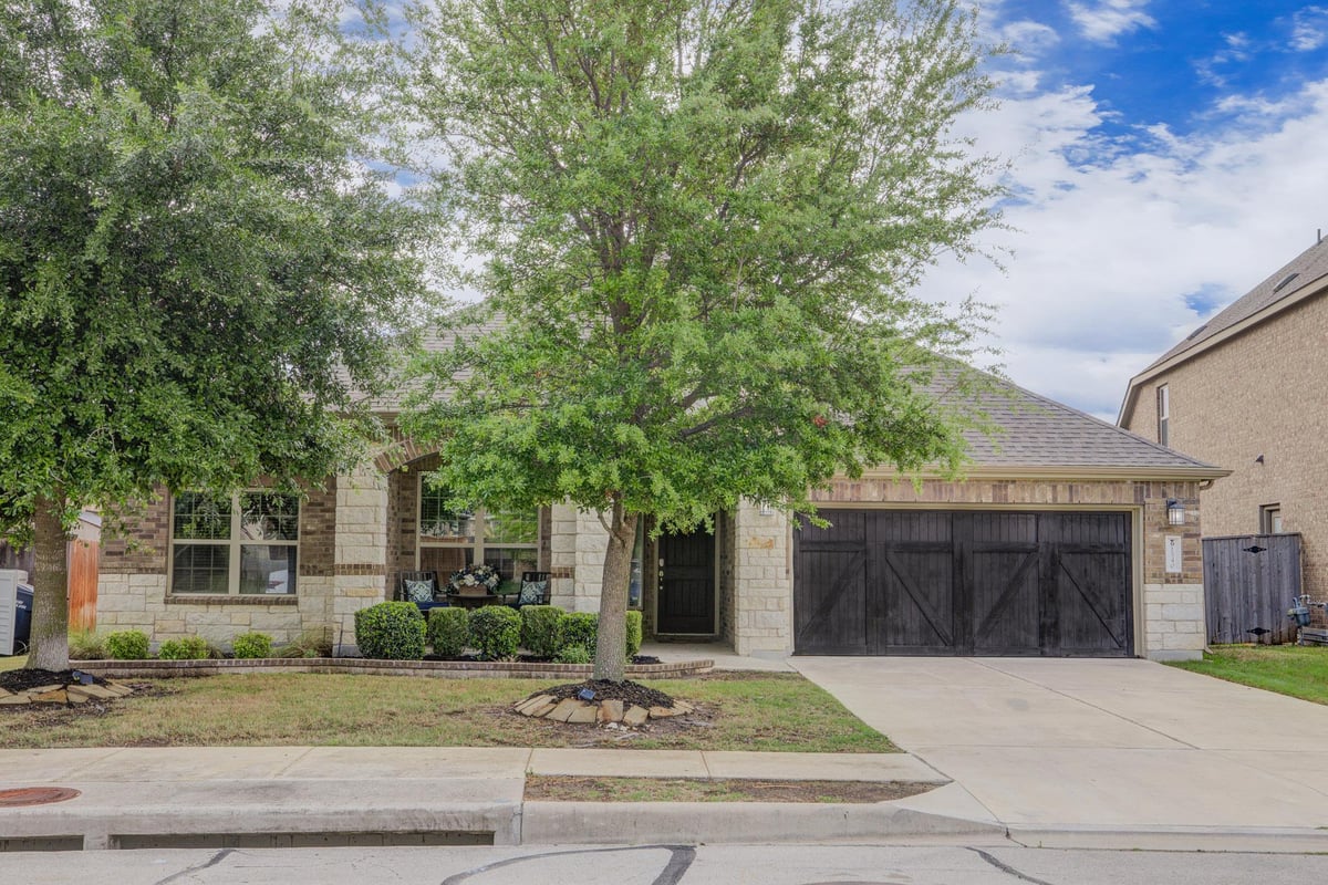 Living area at 1540 Cresson Trl - 4 bed 2 bath home