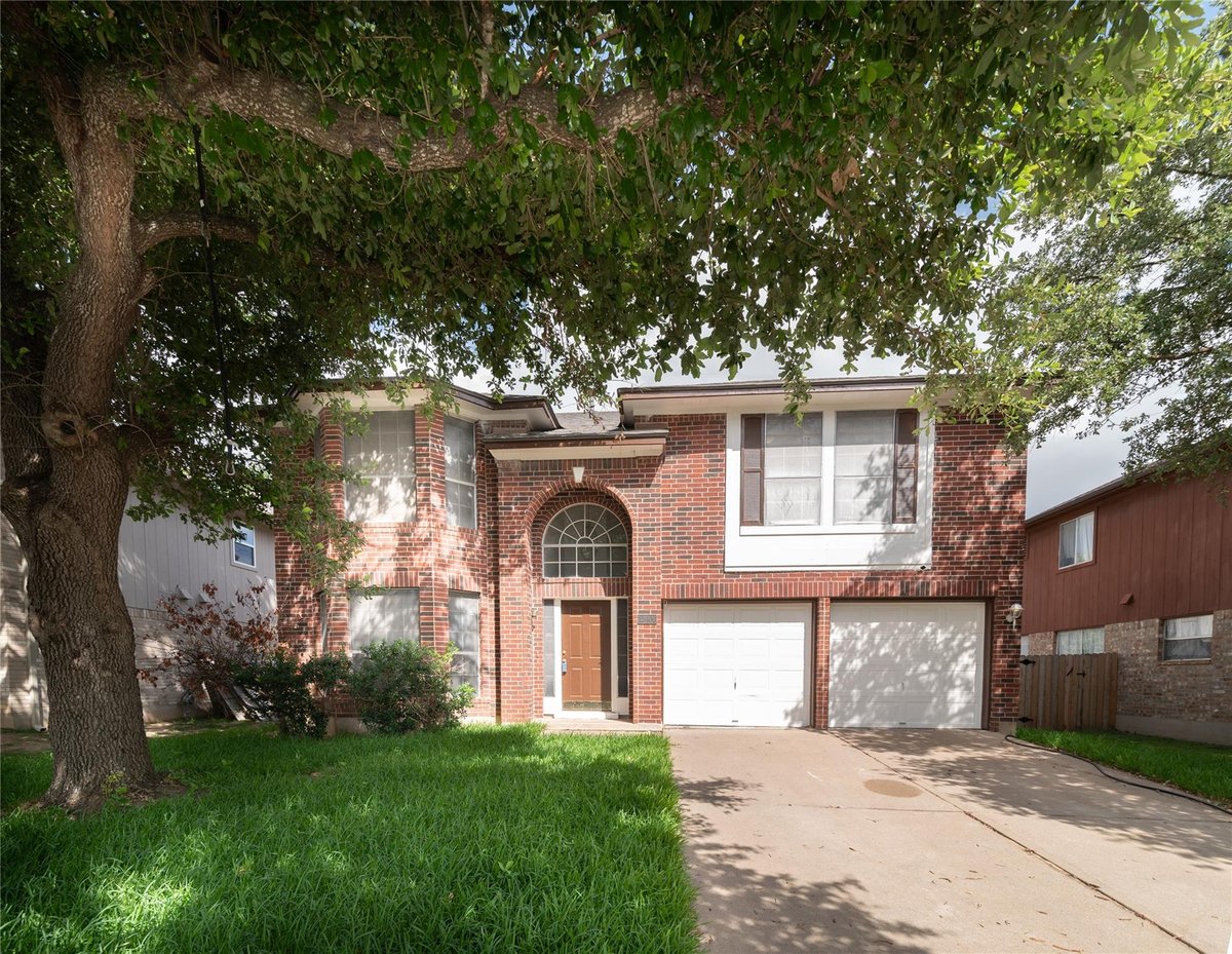 15406 Ecorio Dr - front exterior - Luxury home in Willow Run Sec 01, Austin, TX