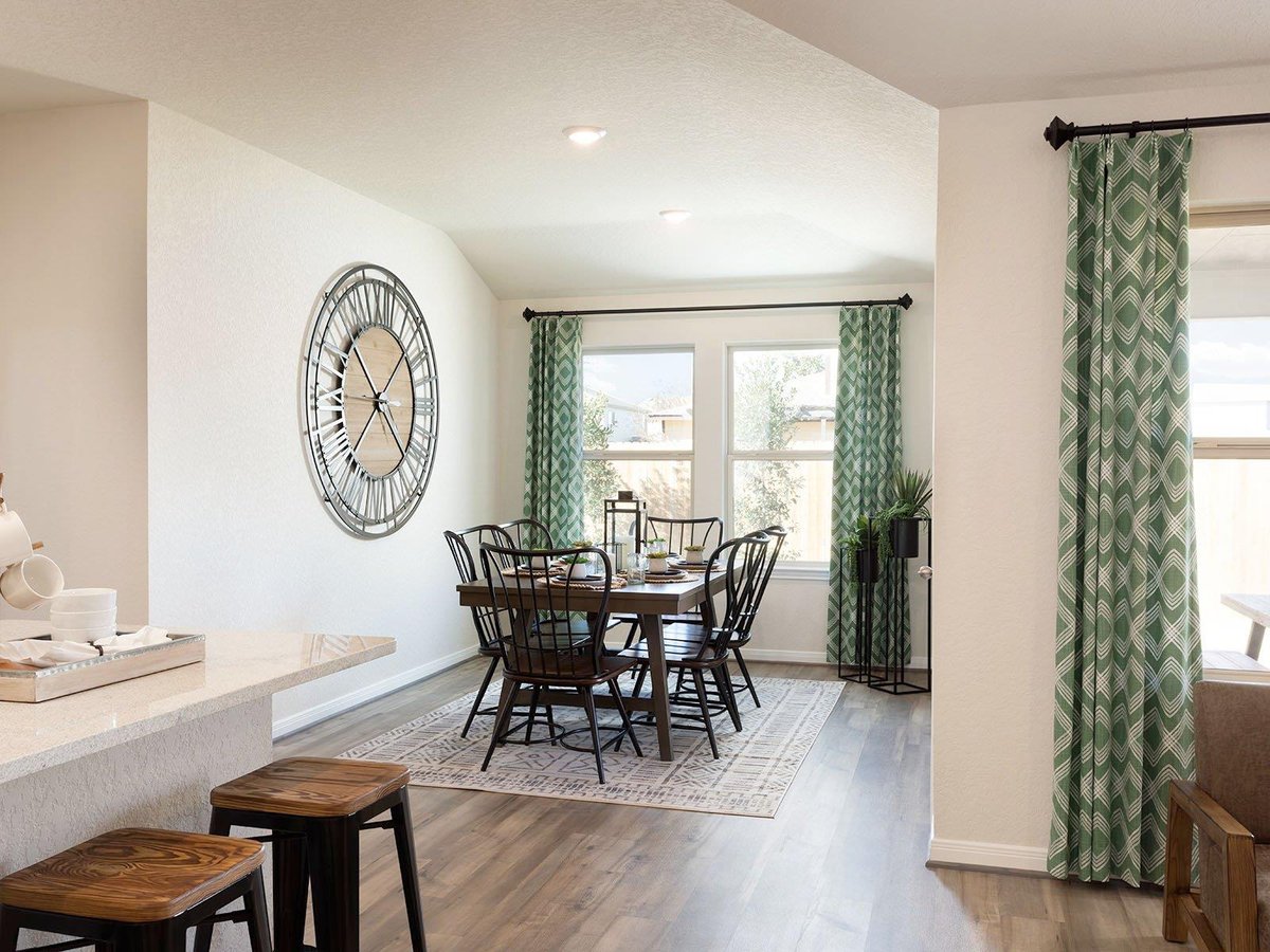 Living area at 1544 Ravine Way - 4 bed 2 bath home