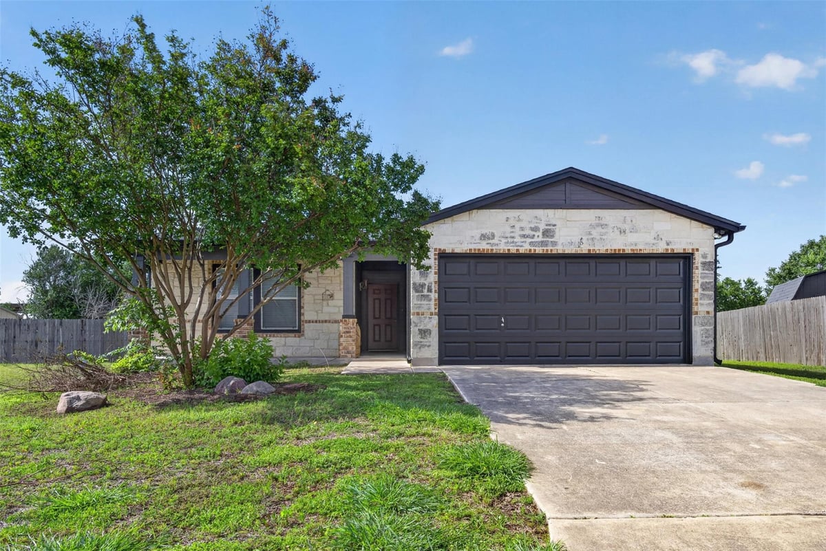 View 1548 Cap Stone RDG in Cap Rock 1548 Cap Stone RDG - front exterior - Luxury home in Cap Rock, New Braunfels, TX