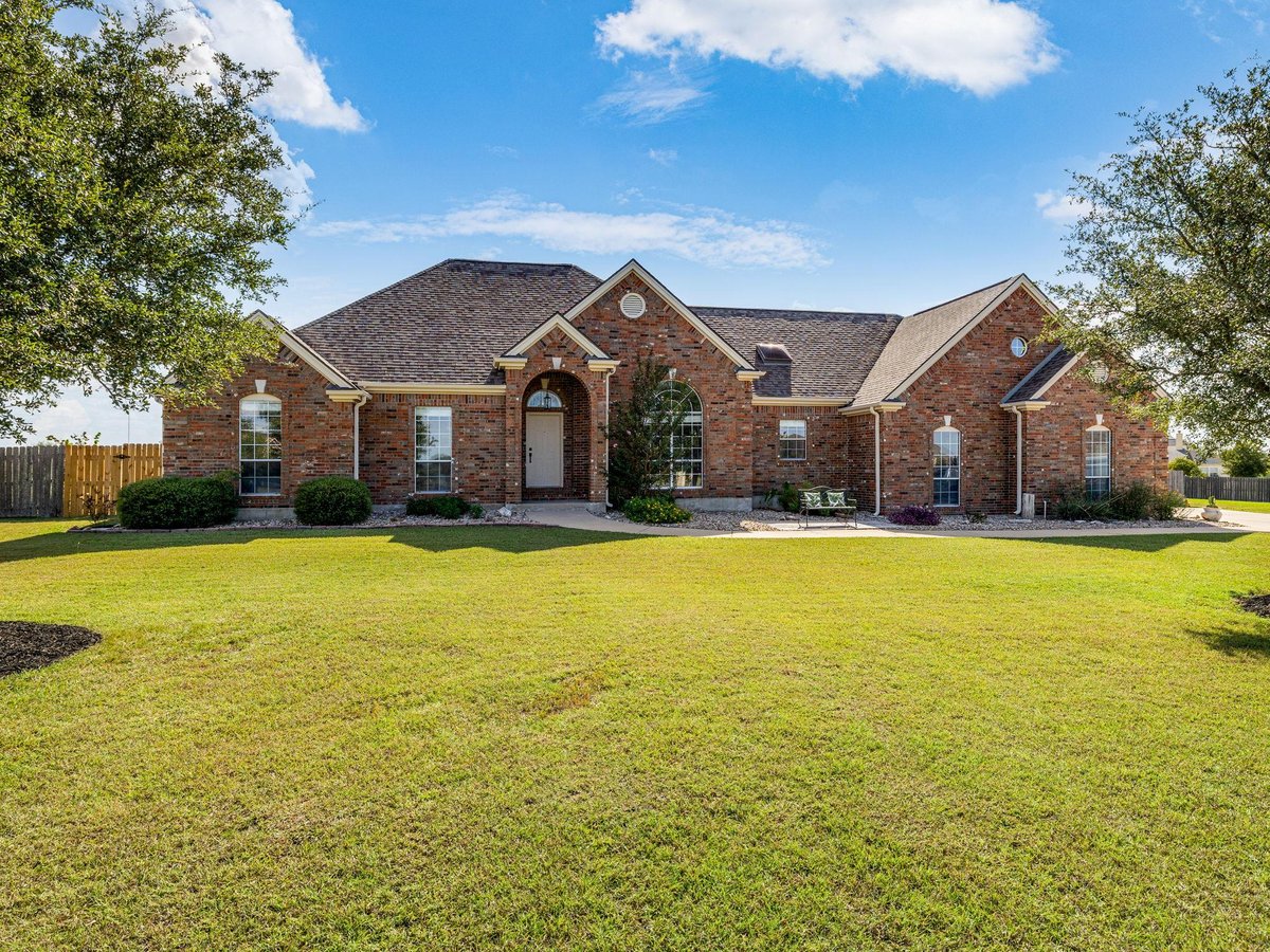View 155 Comanche CIR in Lookout At Brushy Creek 155 Comanche CIR - property photo 1 - Luxury home in Lookout At Brushy Creek, Hutto, TX